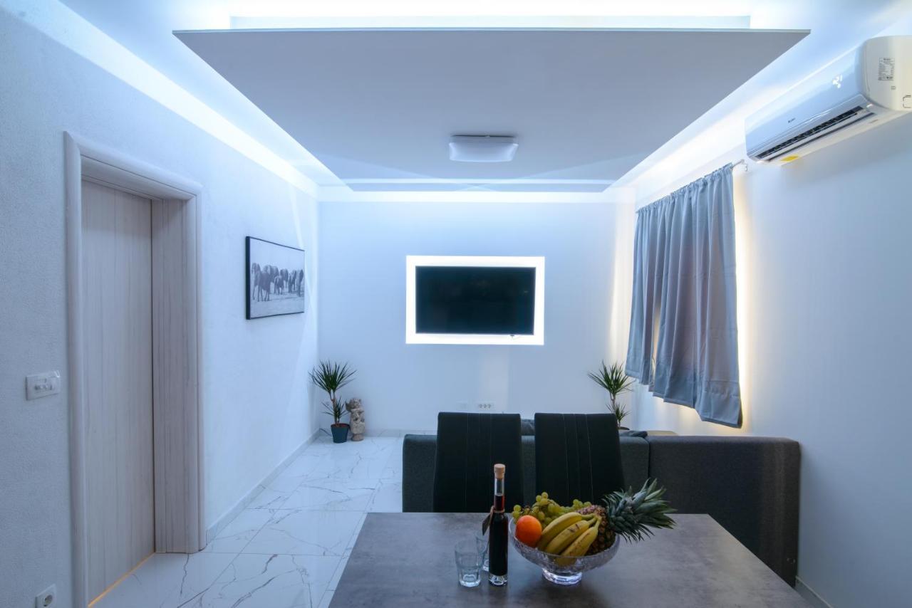 Apartments Pelja Trogir Exterior photo