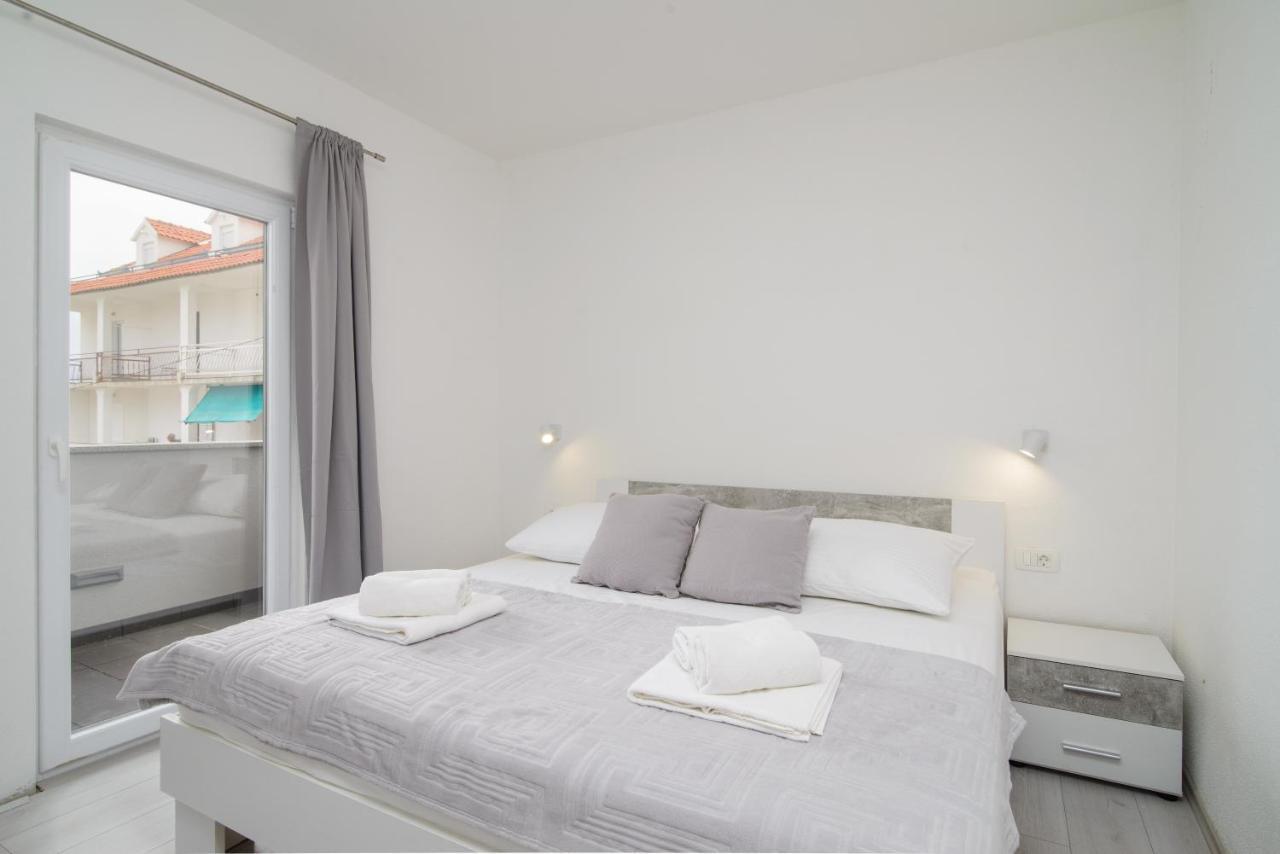 Apartments Pelja Trogir Exterior photo