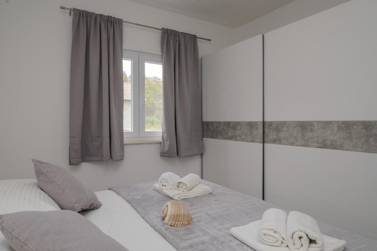 Apartments Pelja Trogir Exterior photo